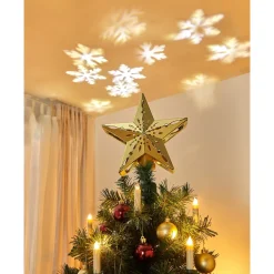 Baumspitze mit Decken-Lichtspiel