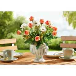 Blumengesteck im Pokal