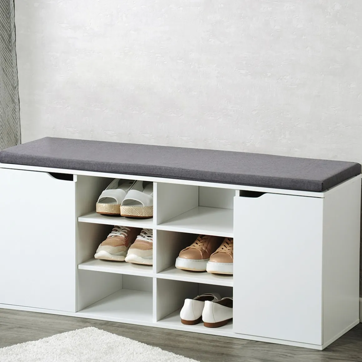 Schuhschrank mit Sitzkissen, 2 Türen und 6 Fächer weiß/grau